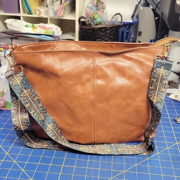 Brown Pleather Shoulder Bag Pattern 44" Adjustable Strap 13" x 9" x 3.5" - Picture 1 of 8